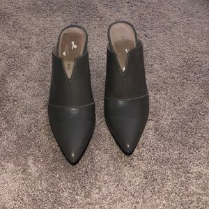 Donald/Pliner Gray Heels